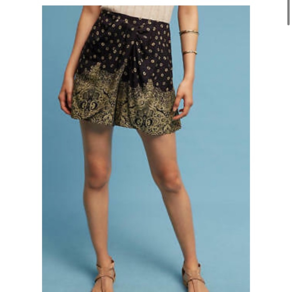 Anthropologie | Hei Hei Luna Skirted Shorts EUC Small